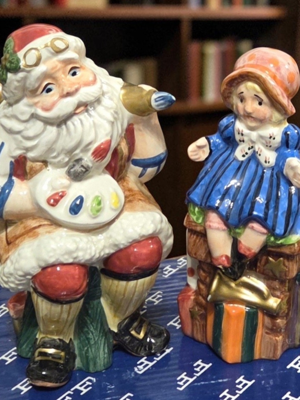 Fitz and Floyd Santa's Workshop Salt and Pepper Shaker Set in Original Box